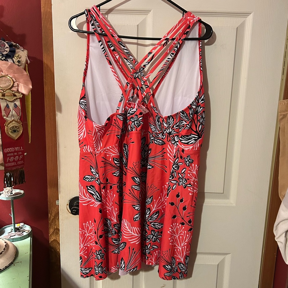 Plus Size Tankini Top - Picture 2 of 12
